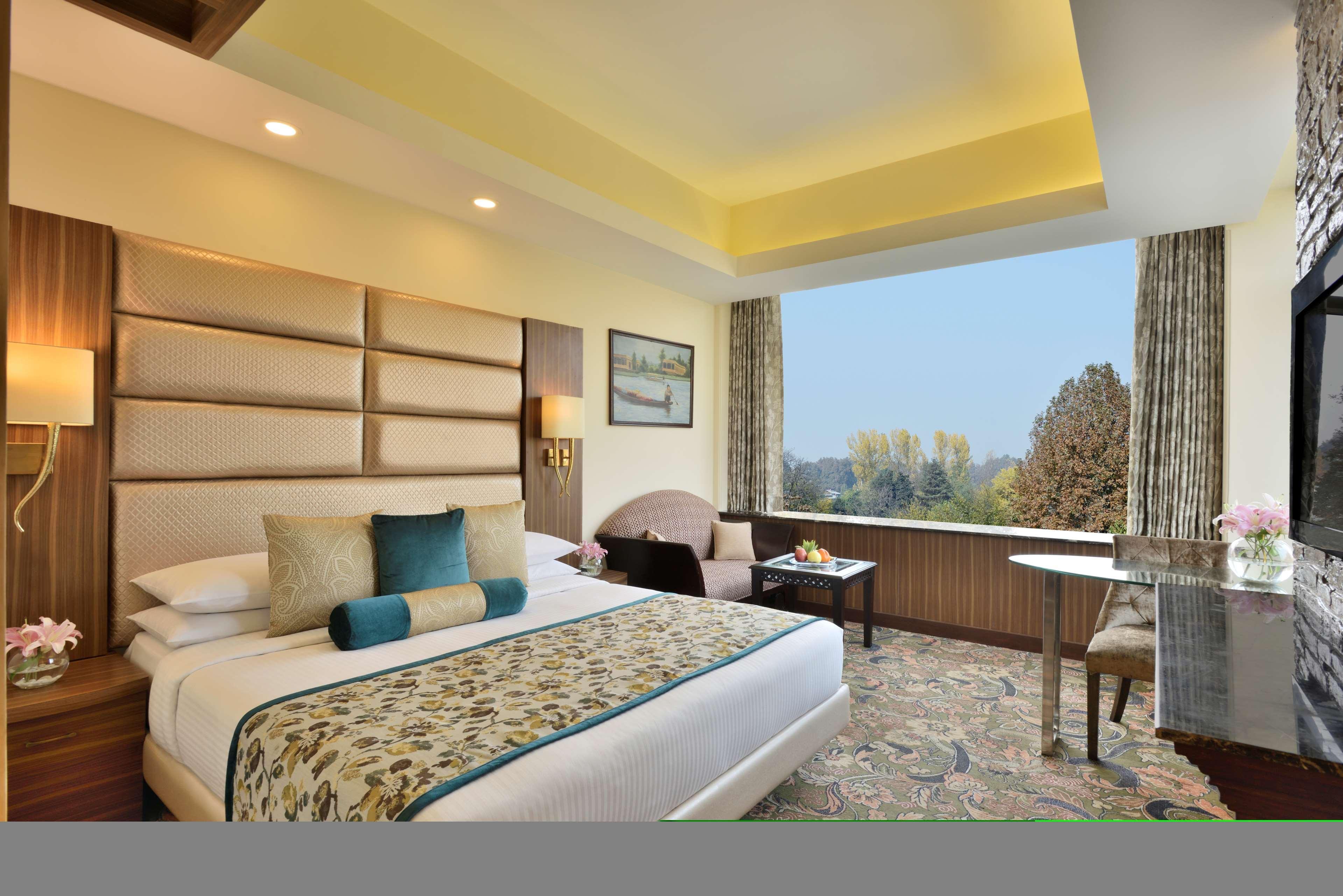 Radisson Srinagar Hotel Екстериор снимка