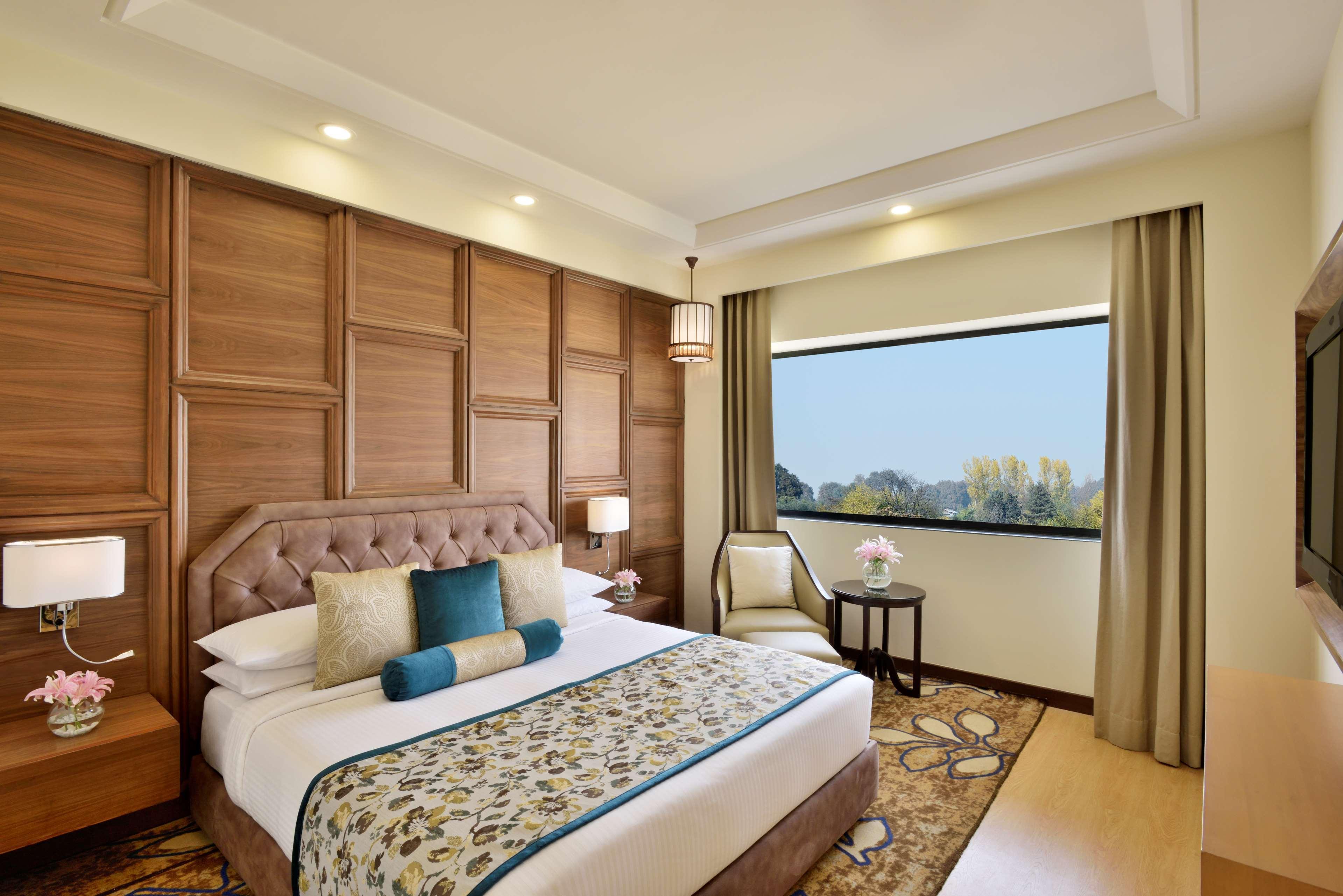Radisson Srinagar Hotel Екстериор снимка