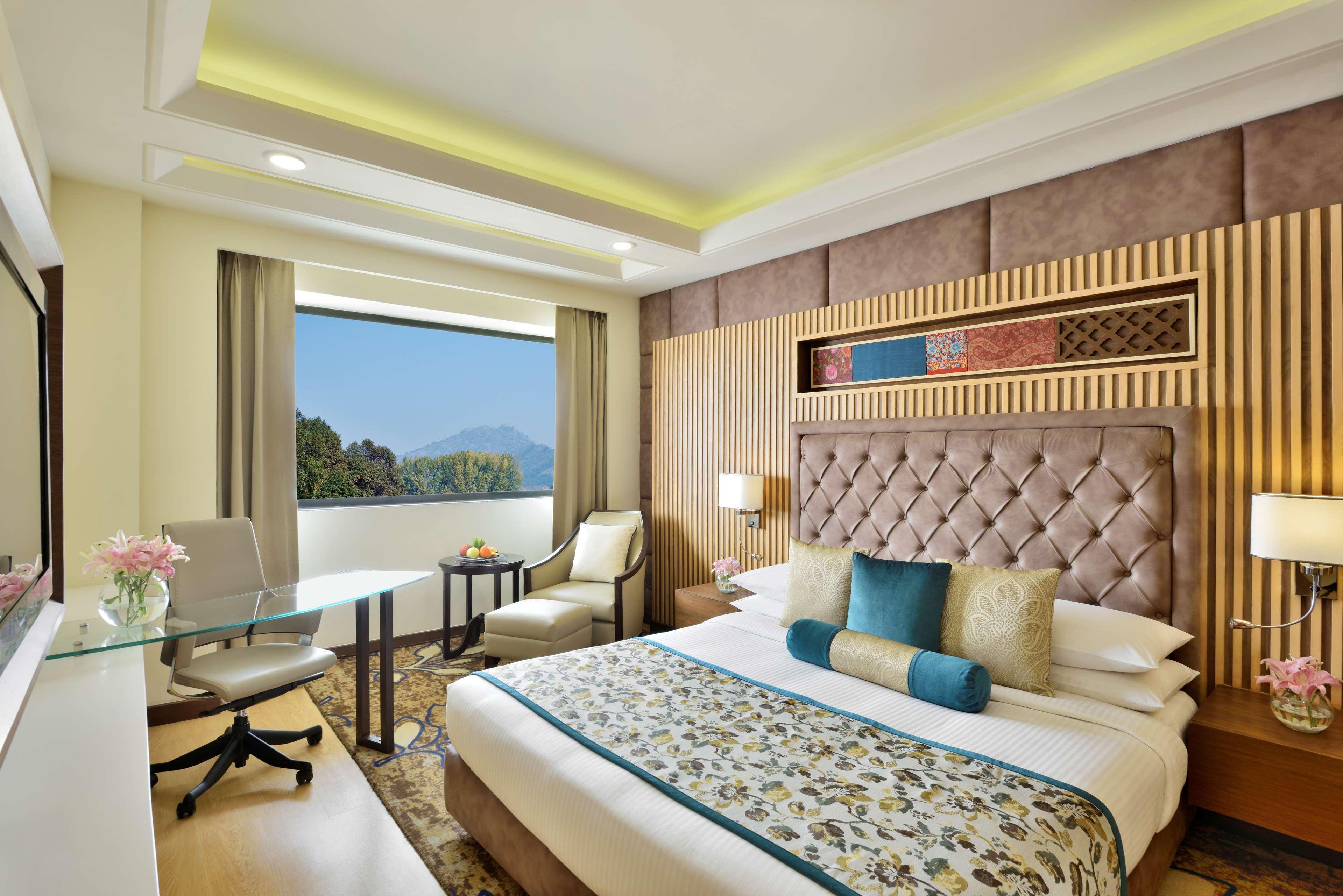Radisson Srinagar Hotel Екстериор снимка