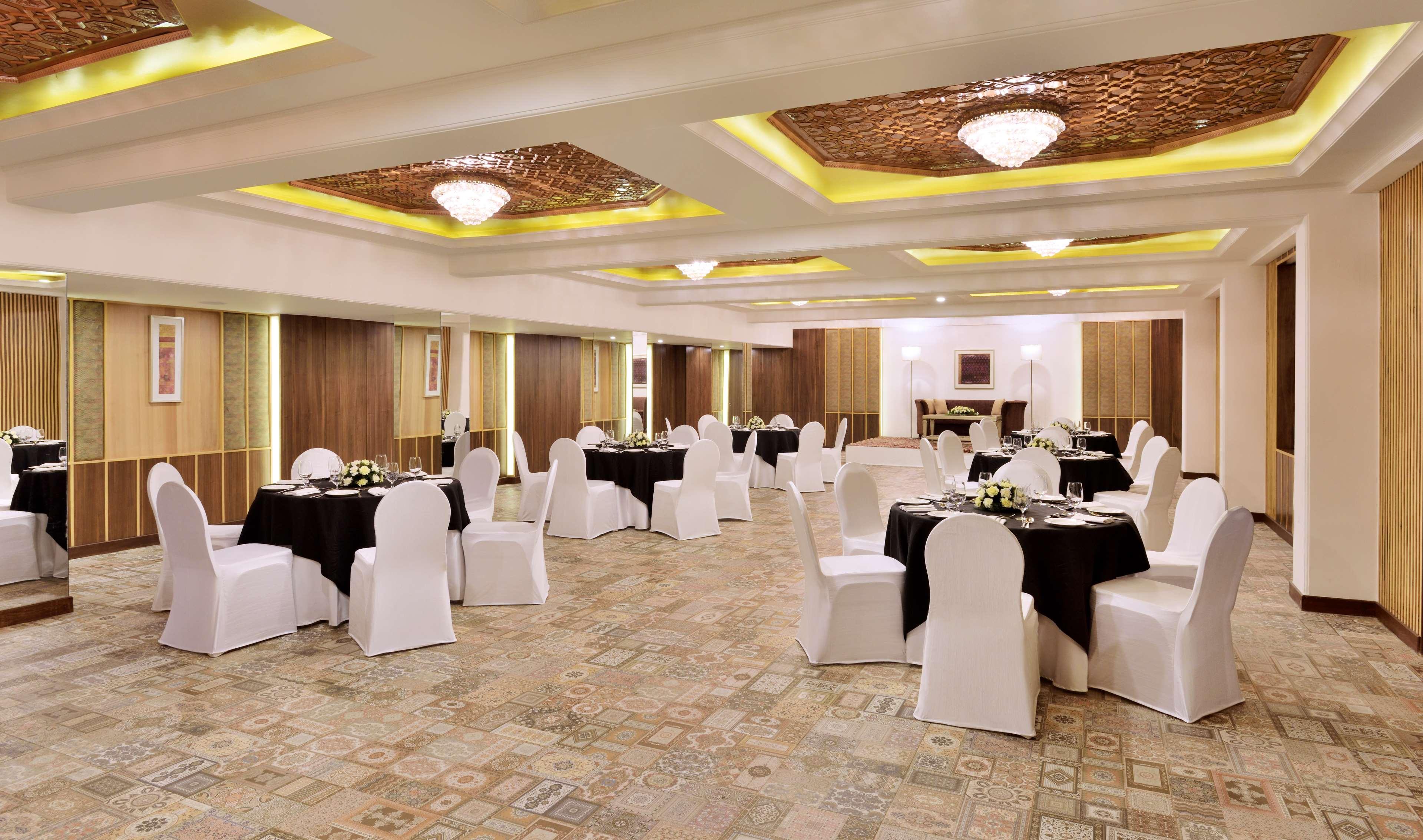 Radisson Srinagar Hotel Екстериор снимка