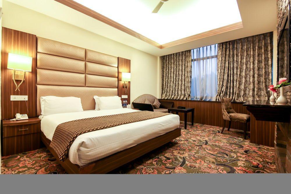 Radisson Srinagar Hotel Екстериор снимка