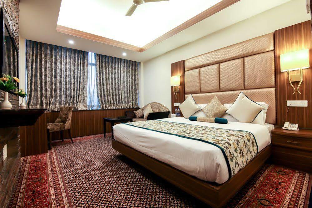 Radisson Srinagar Hotel Екстериор снимка
