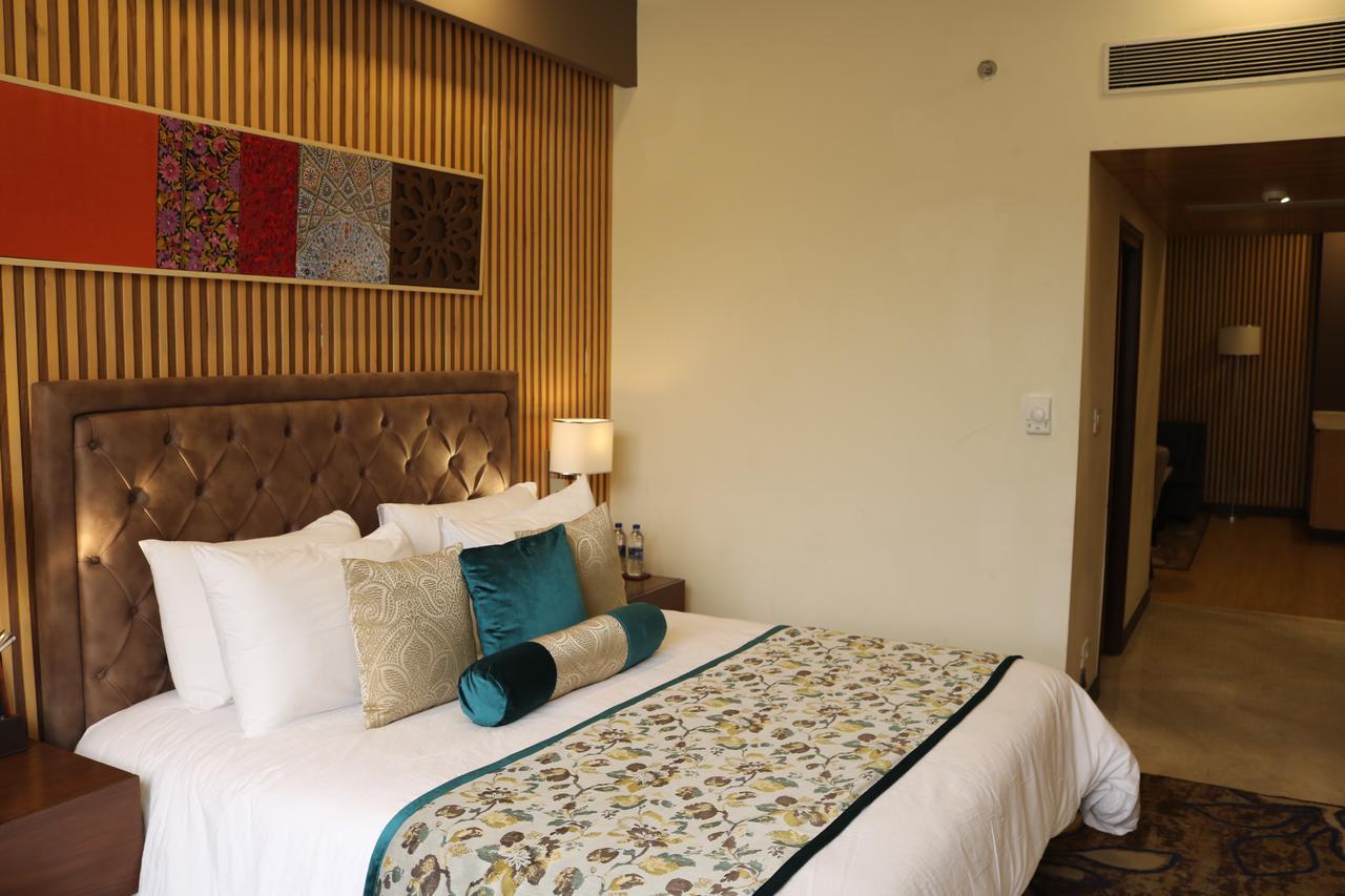 Radisson Srinagar Hotel Екстериор снимка