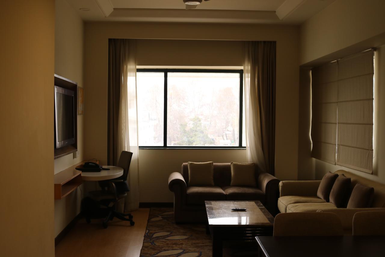 Radisson Srinagar Hotel Екстериор снимка