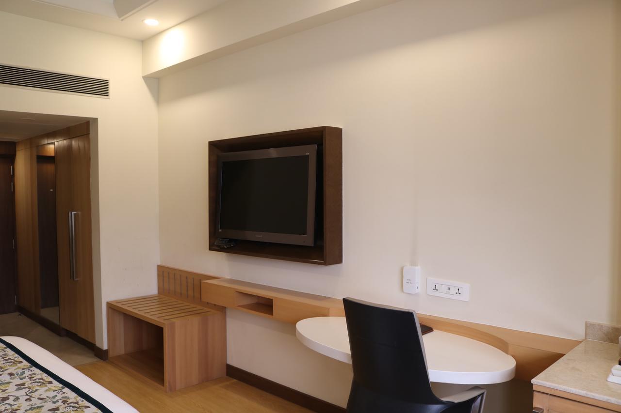 Radisson Srinagar Hotel Екстериор снимка