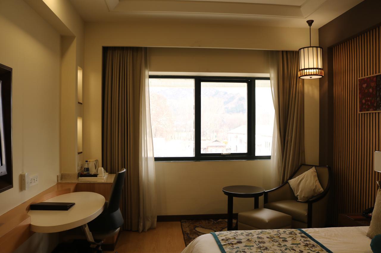 Radisson Srinagar Hotel Екстериор снимка