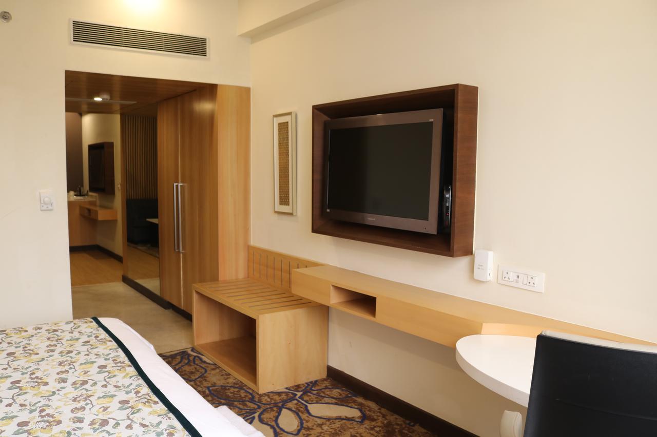 Radisson Srinagar Hotel Екстериор снимка