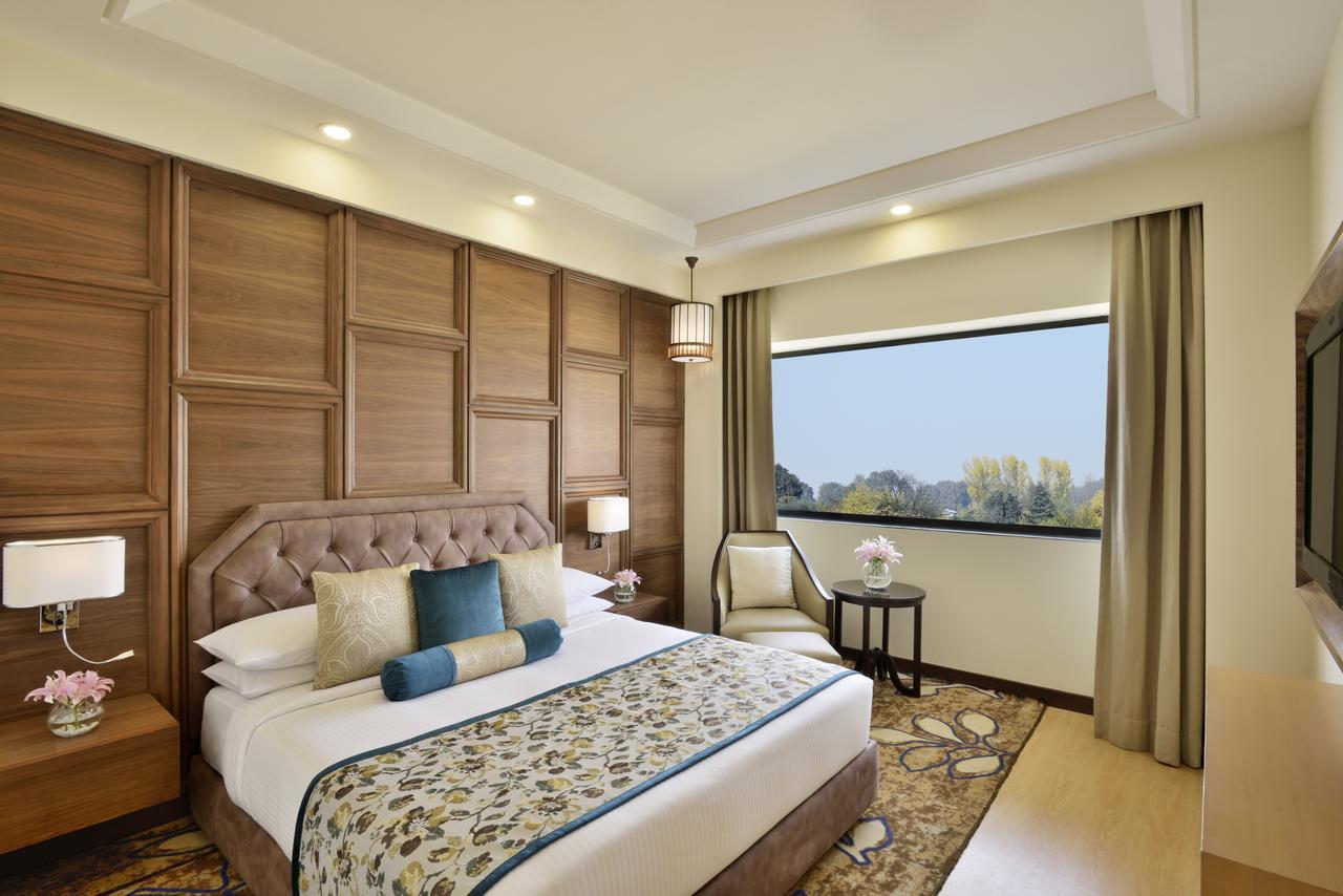 Radisson Srinagar Hotel Екстериор снимка
